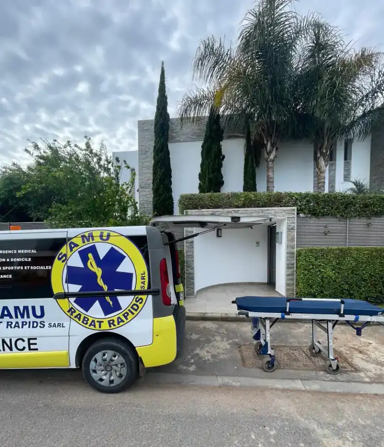 Intérieur ambulance équipée pour transport sanitaire